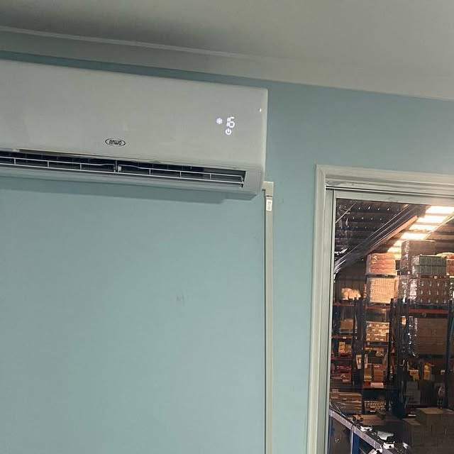 Aires acondicionados instalados en oficina
